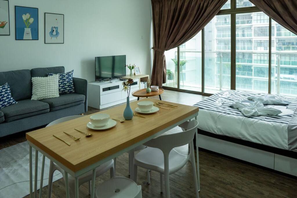 Mount Austin #palazio A1 Bearbrick 1-2pax #mspro * Johor Bahru